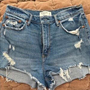 Abercrombie & Fitch The Mom Short High Rise